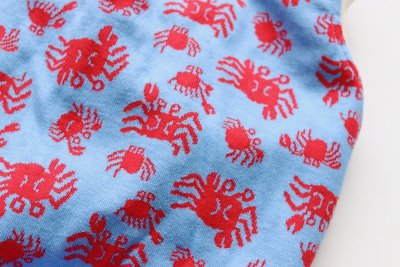 画像2: 【Choice】袖と首元が選べる！かにさん柄国産接結生地のお洋服　水色地に赤柄